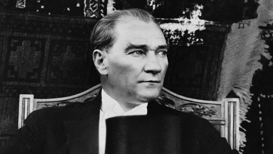 Atatürkün Sevmədikləri və Sevdikləri: Fikriyyənin Faciəsi, Foks və Yaltaqlar